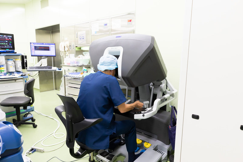 屋内, 人, 男, 事務所 が含まれている画像AI 生成コンテンツは誤りを含む可能性があります。