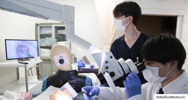 病室の男性AI 生成コンテンツは誤りを含む可能性があります。