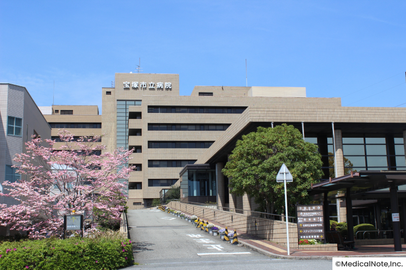 宝塚市立病院外観