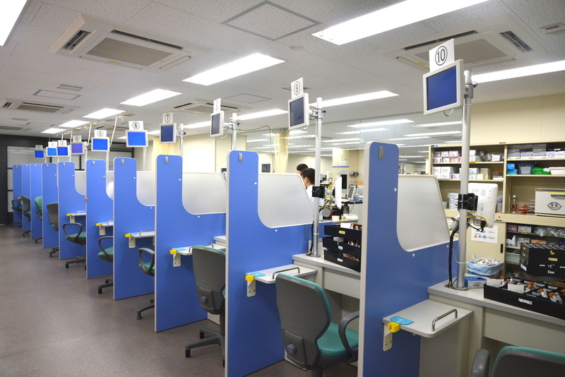 屋内, 天井, テーブル, 部屋 が含まれている画像自動的に生成された説明