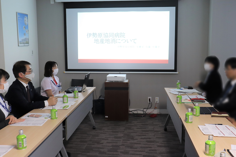 地産地消について、農林水産省の方々とのミーティング風景（伊勢原協同病院ご提供）