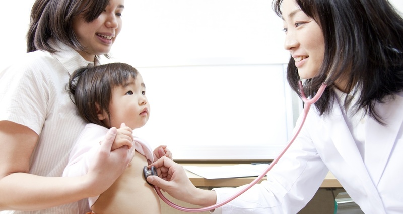 顔のHIV発疹の原因は何ですか?