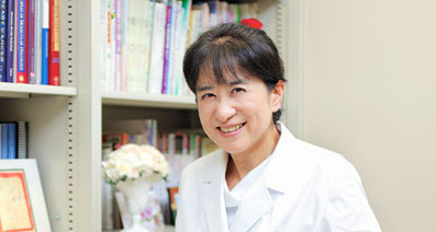 日本人女性の約12人に1人は乳がんを発症する　症状やステージと生存率の関係について