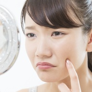 【特集】目や唇がかゆい―肌荒れの原因は化粧品でないことが意外に多い